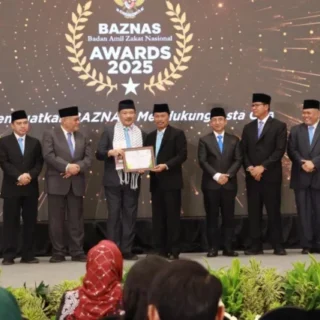 Wali Kota Cirebon Raih Penghargaan BAZNAS Awards 2025