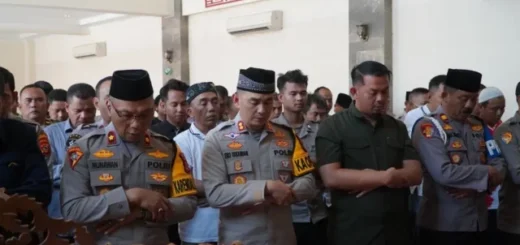 Polres Ciko Gelar Sholat Gaib untuk Affan Kurniawan