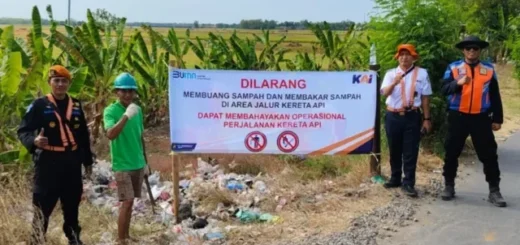 KAI Daop 3 Cirebon Peringatkan Bahaya Bakar Sampah di Sekitar Jalur Kereta