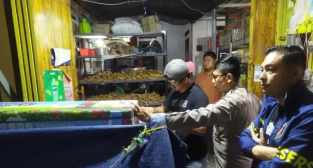 Polisi Sita Ratusan Botol Miras di Toko Klontong Citra Indah, Jonggol