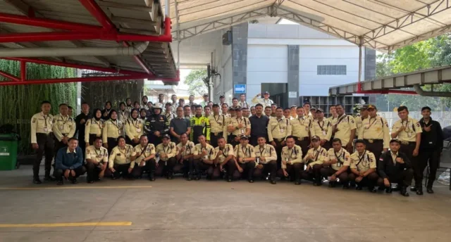 Satlantas Polres Karawang Edukasi Security tentang Keselamatan Berlalu Lintas