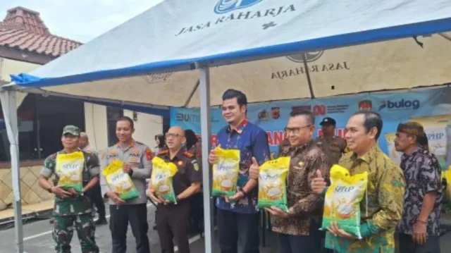 Gerakan Pangan Murah Dimulai, Polres Karawang dan Bulog Sediakan Beras Murah di Halaman Mapolres