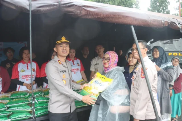 Polres Garut Gelar Kick Off Gerakan Pangan Murah, Hadirkan 6 Ton Beras Murah untuk Masyarakat