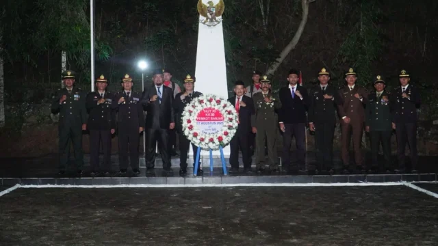 Kapolres Banjar Pimpin Apel Kehormatan dan Renungan Suci di TMP Kusuma Bangsa
