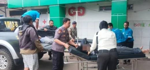 Polisi Evakuasi Laka Tunggal, Sepeda Motor Oleng, Dua Pelajar Tabrak Pagar