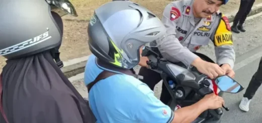 Batalyon C Sat Brimob Polda Jabar Bagikan Bendera Merah Putih, Semarakkan HUT ke-78 RI