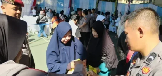 Polda Jabar Gelar Pasar Murah Sembako, Emak-Emak Antusias Sambut HUT ke-80 RI