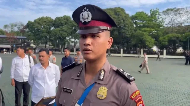 Kapolda Jabar Apresiasi Briptu Adzulfaqqor Atas Keberanian Amankan Unjuk Rasa