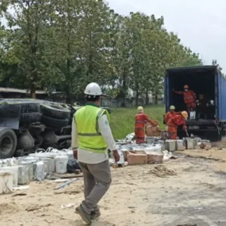 Dua Truk Kecelakaan di Tol Cipali