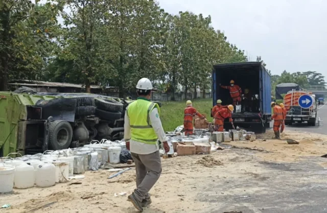Dua Truk Kecelakaan di Tol Cipali