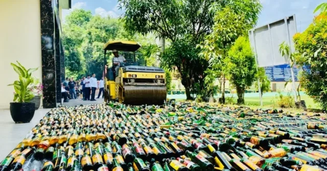 Ribuan Botol Miras dan Knalpot Bising Dimusnahkan Polresta Cirebon