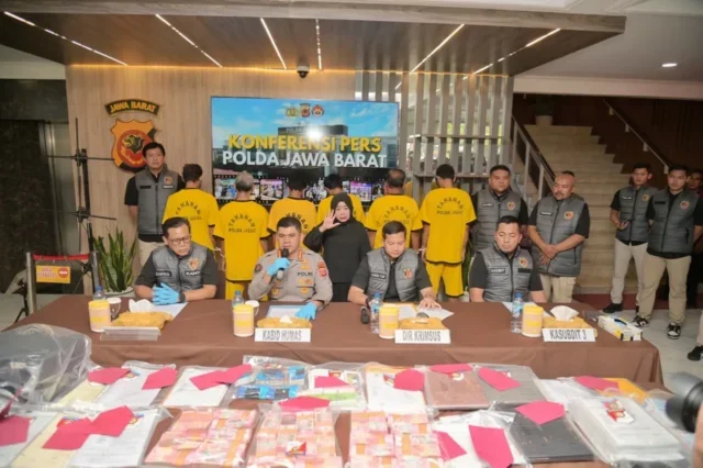 Polda Jabar Bongkar Korupsi Dana Bantuan Covid-19 di Karawang, Kelompok Fiktif Raup Hampir Rp2 Miliar