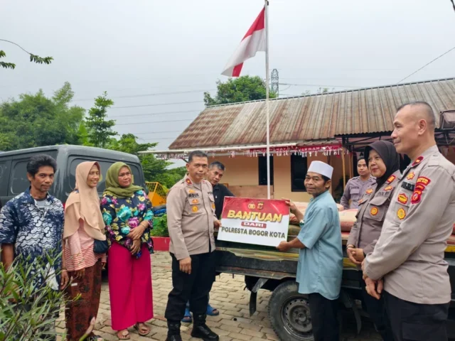 Polresta Bogor Kota Salurkan Bansos Semen untuk Masjid As Shahabah, Wujud Kepedulian dan Dukungan Kegiatan Keagamaan