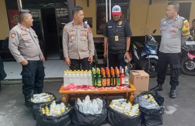 Polres Cianjur Gencar Razia Miras, Ratusan Botol Disita untuk Ciptakan Kondisi Aman