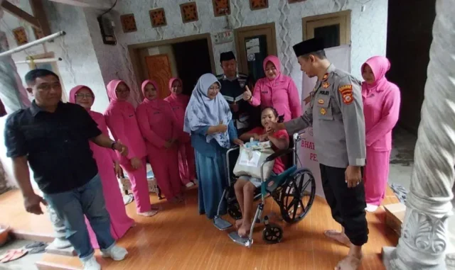 Polsek Majalengka Kota Berbagi Kebahagiaan, Sentuh Hati Anak Berkebutuhan Khusus dan Lansia Sebatang Kara