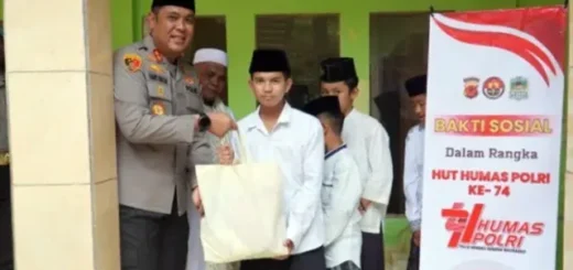 Rayakan HUT HUMAS POLRI ke-74, Polres Tasikmalaya Tebar Kebahagiaan Lewat ‘Jumat Berkah’ di Pondok Pesantren