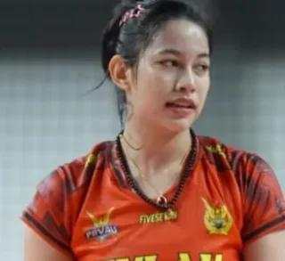 Poppy Aulia, Bintang Voli Muda Cirebon, Top Skorer Livoli