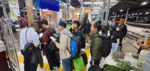 KAI Daop 3 Cirebon Atasi Gangguan Perjalanan KA Imbas Luapan Air di Wilayah Daop 4 Semarang