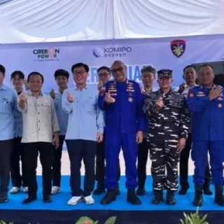 Cirebon Power Sinergi dengan Polairud Polda Jabar Salurkan Bantuan Sumur Bor