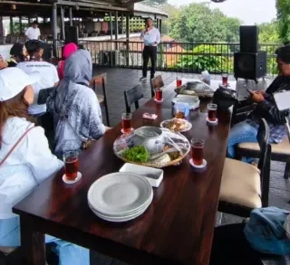 West Java Traincation 2025: Disparbud Jabar Ajak Travel Agent Jelajahi Cirebon Raya Naik Kereta Api