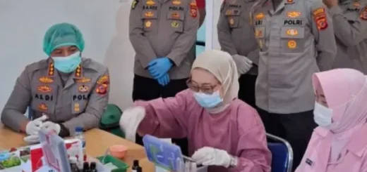 Pastikan Makanan Bergizi Aman, Kapolresta Bandung Tinjau Uji Rapid Test Makanan di Dapur SPPG Soreang