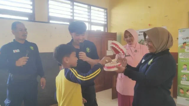 Polres Garut Edukasi PHBS Sejak Dini, Tanamkan Kebiasaan Hidup Bersih dan Sehat pada Siswa SDN Sukasono