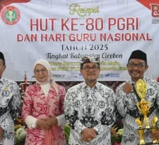 Hari Guru Nasional 2025, Bupati Cirebon Dorong Guru Jadi Penggerak Indonesia Maju ‎