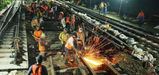 KAI Daop 3 Cirebon Tingkatkan Keselamatan dengan Mengganti Jalur Rel