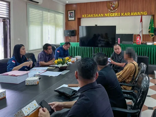 Kanwil DJP Jawa Barat II Serahkan Tersangka Pidana Perpajakan kepada Kejari Karawang 