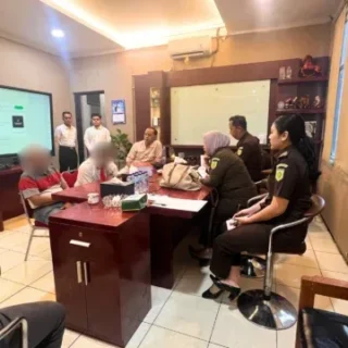 Rugikan Negara Rp 1,1 Miliar, Kanwil DJP Jawa Barat II Serahkan Tersangka Kejari Bekasi