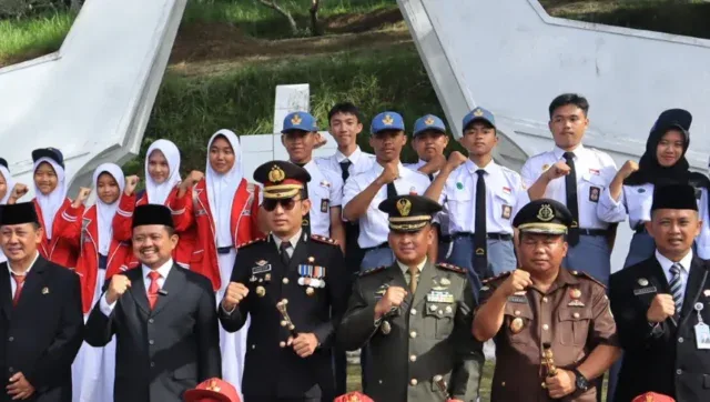 Kapolres Sumedang Bersama Forkopimda Ziarah di TMP Cimayor, Peringati Hari Pahlawan dengan Semangat Kebersamaan