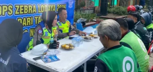 Satlantas Polres Garut Gelar Pemeriksaan KTMDU dan Pembagian Vitamin dalam Operasi Zebra Lodaya 2025