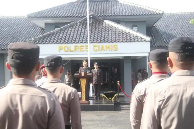 Polres Ciamis Gelar Upacara Peringatan Hari Pahlawan, Kapolres Ciamis Ajak Personel Teladani Semangat Juang Pahlawan