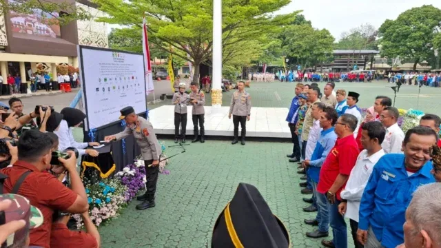 Pimpin Apel Buruh Kamtibmas 2025, Kapolda Jabar Tegaskan Kesejahteraan dan Keamanan Saling Terkait