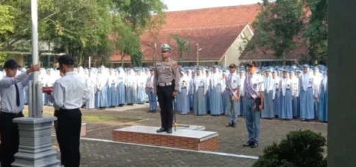 Panit Lantas Polsek Banjar Jadi Pembina Upacara di SMAN 1 Banjar, Ingatkan Pelajar Tertib Lalu Lintas