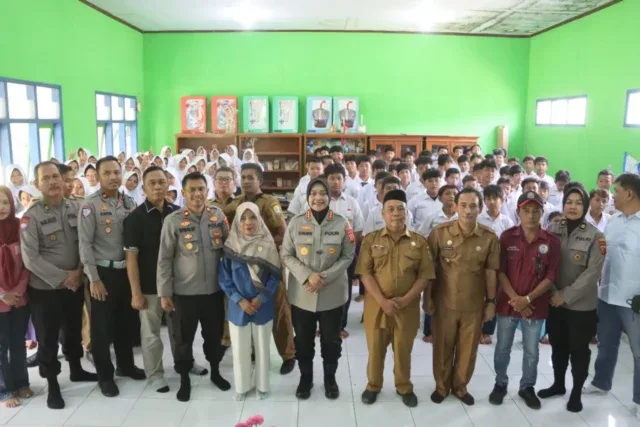 Polresta Cirebon Gelar Police Goes To School di SMPN 2 Gempol: Edukasi Pelajar untuk Mewujudkan Generasi Emas dan Cegah Kenakalan Remaja