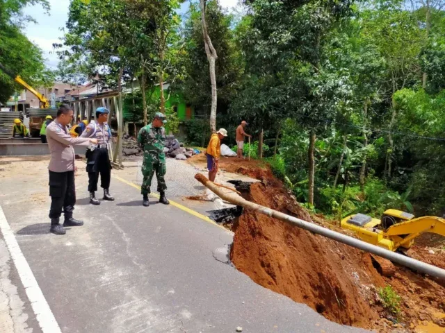 Polres Ciamis Kawal Pembangunan Jembatan Bailey, Bukti Polisi Humanis Dukung Infrastruktur Wilayah