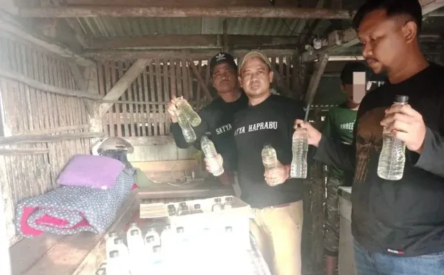 Polresta Cirebon Gencarkan Razia Miras, Ratusan Botol Berbagai Merek dan Ciu Diamankan