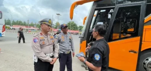 Cegah Fatalitas Kecelakaan, Polres Purwakarta Gelar Rampcheck Angkutan Umum dan Tes Kesehatan Pengemudi di Cikopo