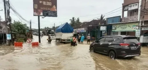 Dampak Banjir Sungai Citanduy, 50 Personel Polres Pangandaran Turun Tangan Atasi Kemacetan