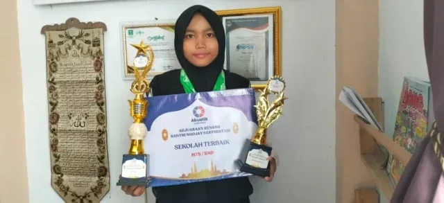 Inggit Raih 3 Emas di Kejuaraan Renang 2025, Bercita-cita Jadi Dokter Hebat