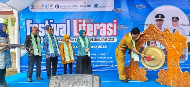 Cirebon Menuju Kota Cerdas: Literasi Keluarga dan Transformasi Perpustakaan Jadi Kunci