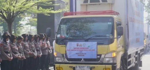 Polda Jabar Berangkatkan 9 Truk Bantuan Kemanusiaan untuk Korban Bencana Sumatera