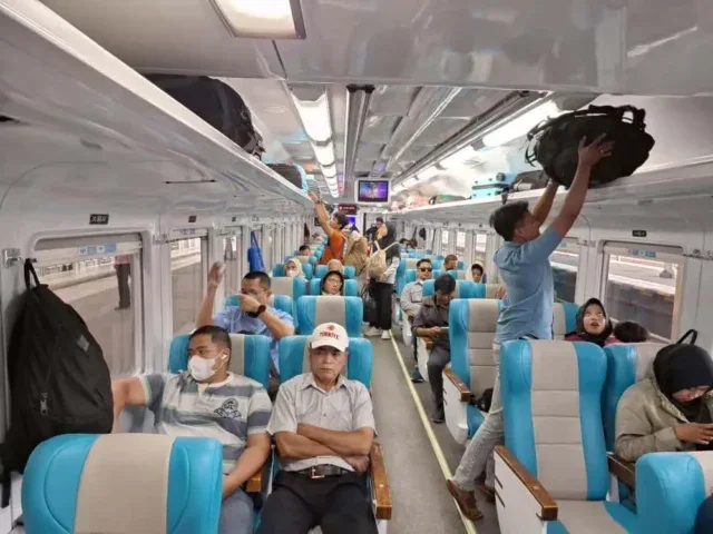 Angkut Penumpang Nataru, KAI Daop 3 Cirebon Hadirkan Kereta Api Tambahan