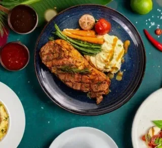 Rayakan Natal Lebih Fleksibel, Aston Cirebon Hadirkan Christmas Set Menu Sepanjang Hari