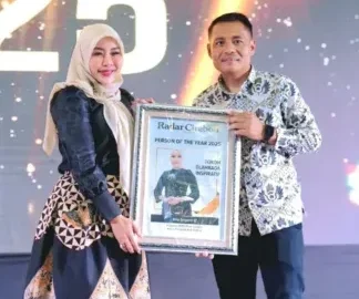 Rinna Suryanti Raih Penghargaan Person of The Year