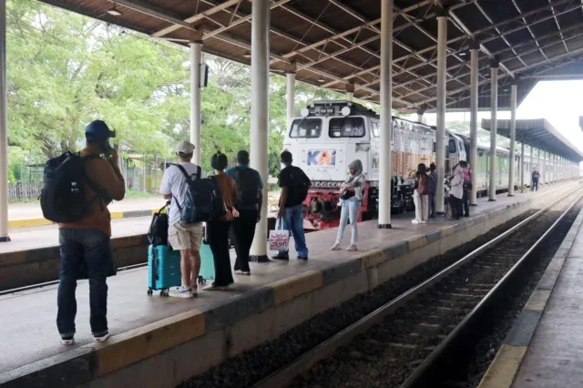Tiket KA Cirebon Fakultatif dan Tiket Diskon 30% Masih Banyak Tersedia