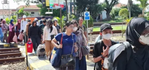 Jelang Natal, Jumlah Kedatangan Penumpang di Stasiun Cirebon Meningkat