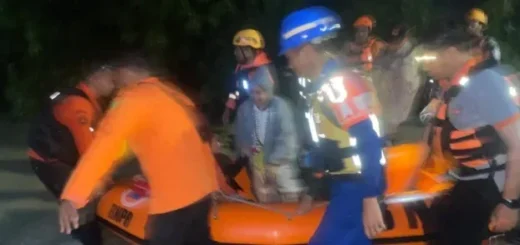 Hujan Deras, BPBD Kota Cirebon Kerahkan Puluhan Personel Tangani Banjir