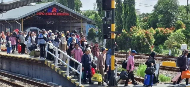 10 Hari Angkutan Nataru, KAI Daop 3 Cirebon Layani 135 Ribu Lebih Pelanggan Kereta Api